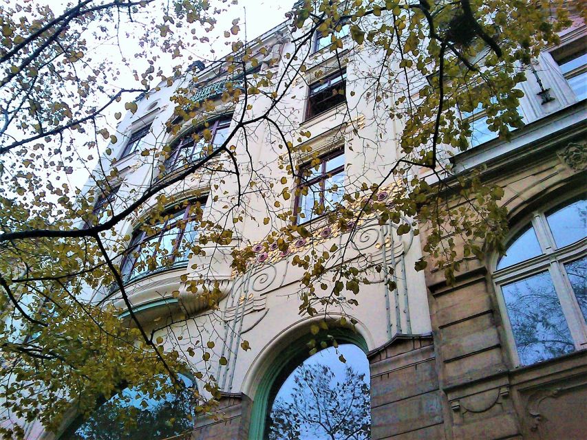 Prague Art Nouveau Tour - Starting at Republiky Square with context (not confusion)