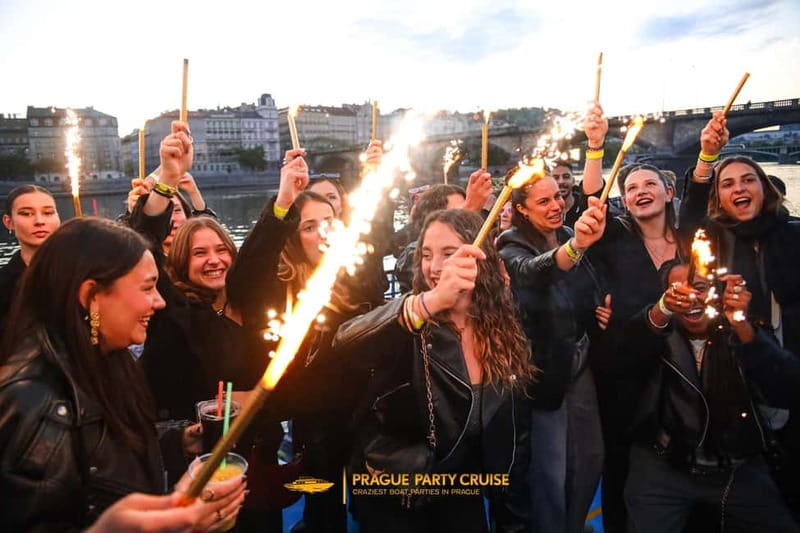 Prague : Boat Party with Afterparty at EPIC - What the Crowd Tells You About the Vibe