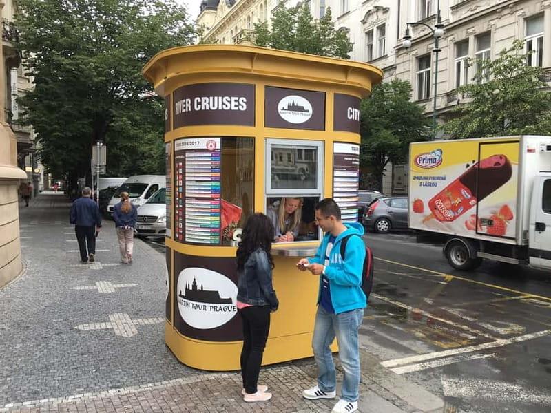 Prague: Bus and Boat Tour - The castle-area walk option: decide based on your comfort level