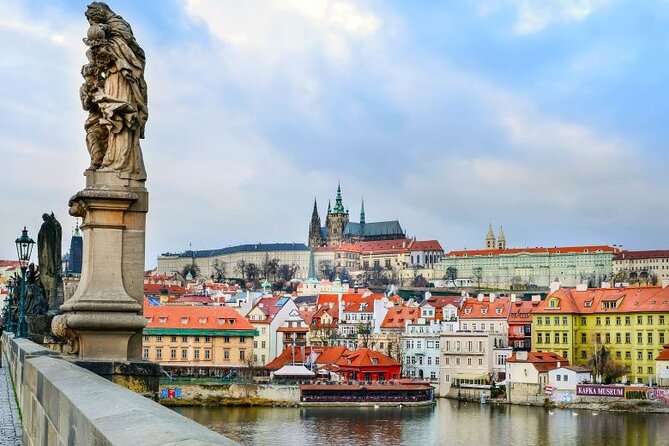 Prague: Bus Tour, Walking Tour, River Cruise and Lunch - Walking blocks: why Prague Castle to Charles Bridge works