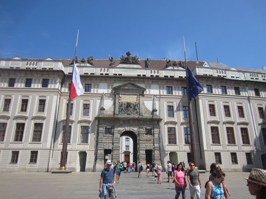 Prague: Castle and Lesser Town Walking Tour with Local Guide - 3 hours between Prague Castle and the Lesser Town