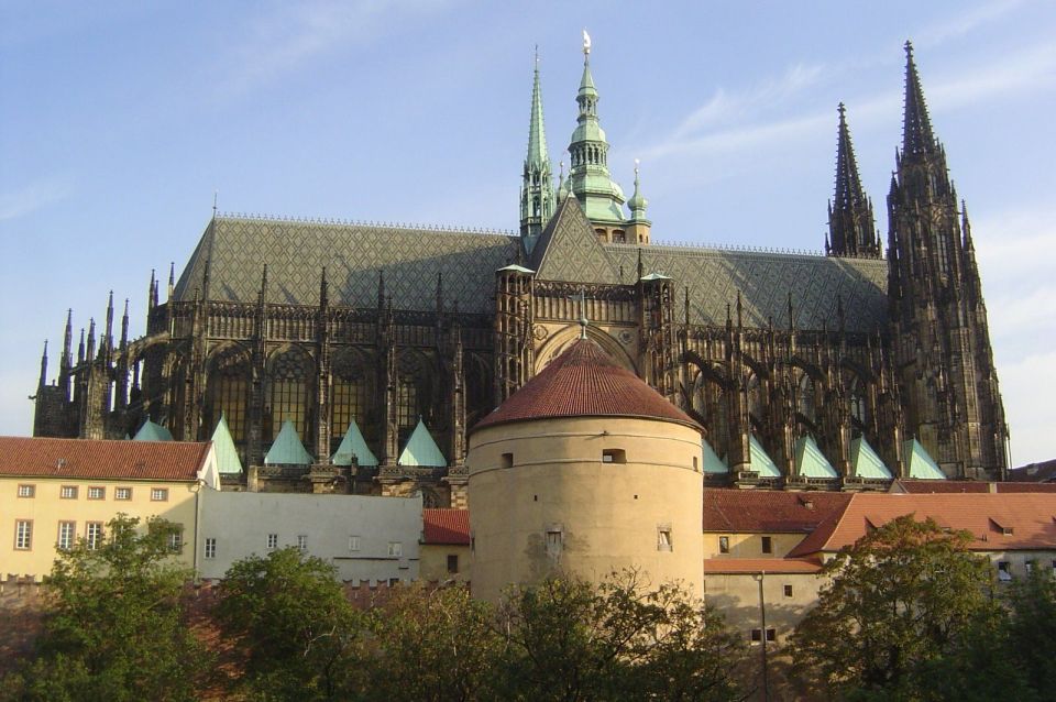 Prague: Castle and Lesser Town Walking Tour with Local Guide - Prague Castle’s fortifications and the President’s seat/residence