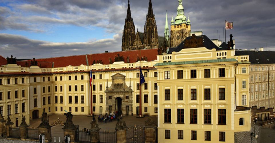 Prague: Castle and Lesser Town Walking Tour with Local Guide - Gardens, parks, and the narrowest alleyway feeling