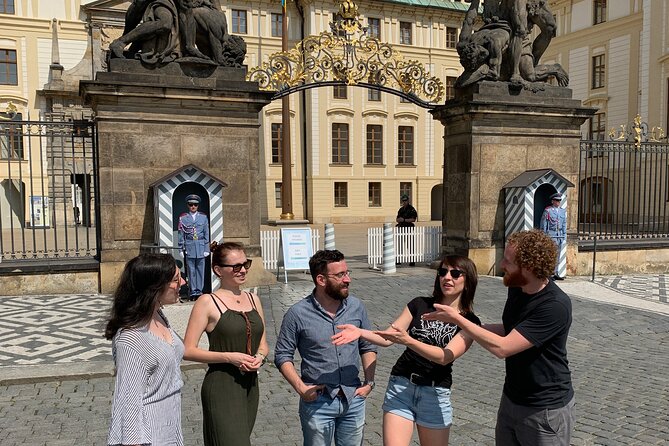 Prague Castle and Pubs Tour with Drinks Included - Prague Castle time: highlights plus a strategic exit