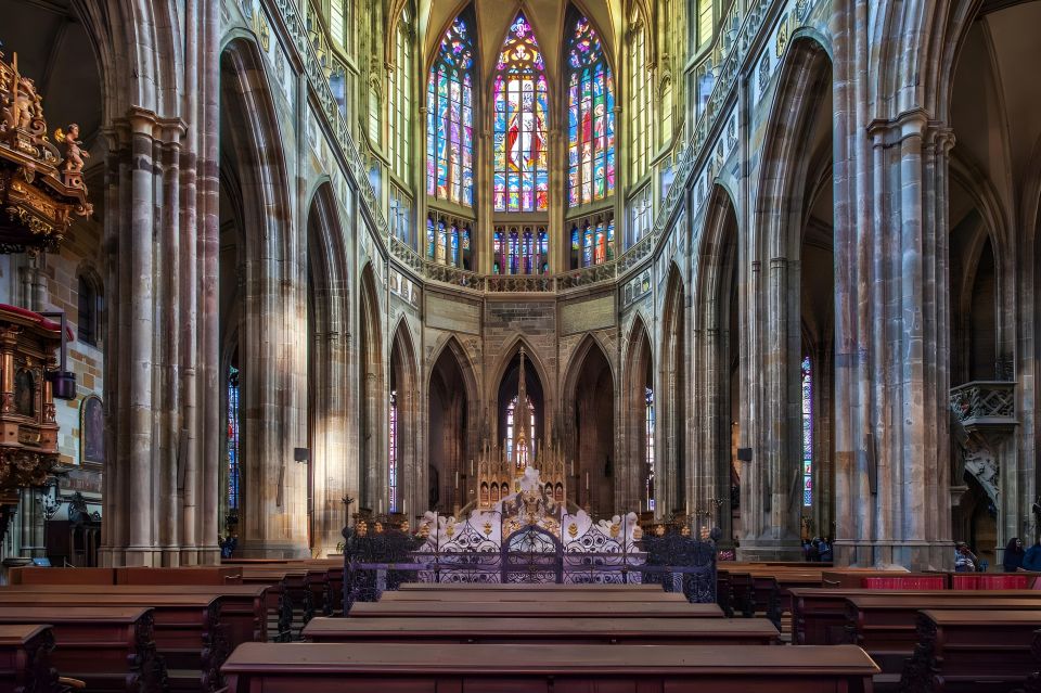 Prague Castle: Royal Palace, Cathedral, and Golden Lane Tour - Timing, comfort, and what to bring for 150 minutes