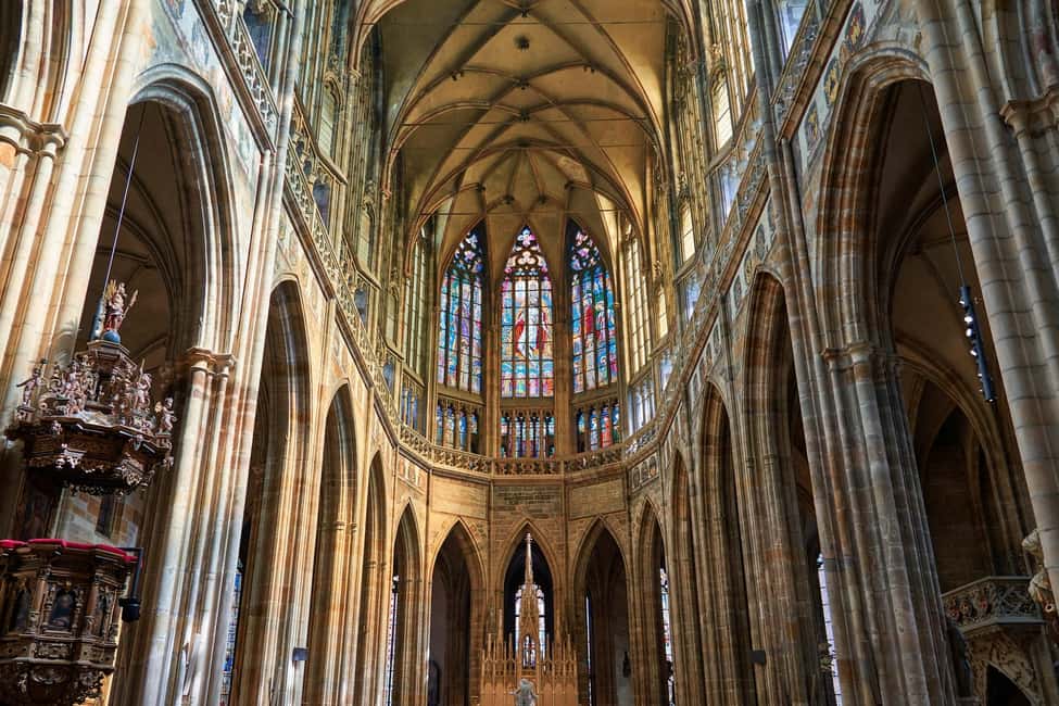 Prague Castle St. Vitus Cathedral, Royal Palace, St. George's Basilica - The Big Value of a Historian in St. Vitus Cathedral