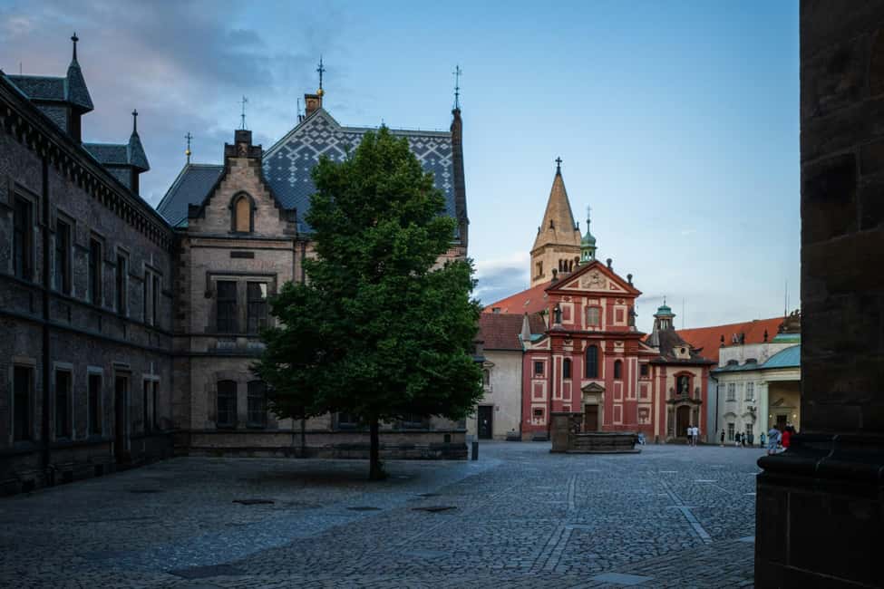 Prague Castle St. Vitus Cathedral, Royal Palace, St. George's Basilica - Practical pacing: what you should expect in 3 hours