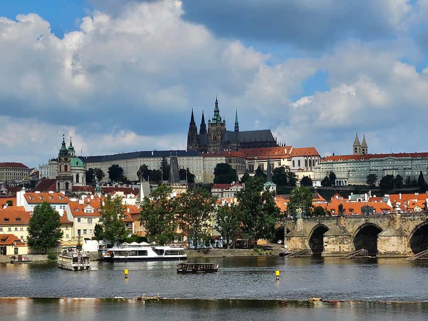 Prague Castle tour - Getting to the Tour: Start Options and the Lvi Dvur Corner