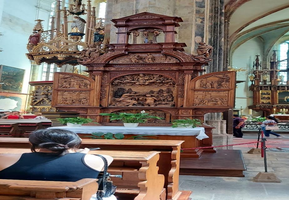 Prague Castle tour - Stop 2: St. Vitus Cathedral (About 1 Hour) and the Inside/Outside Choice