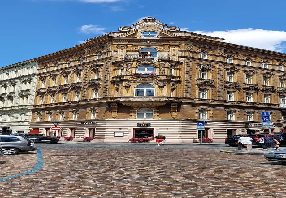 Prague Castle tour - Stop 3: Old Royal Palace Stop That Helps You Understand the Complex