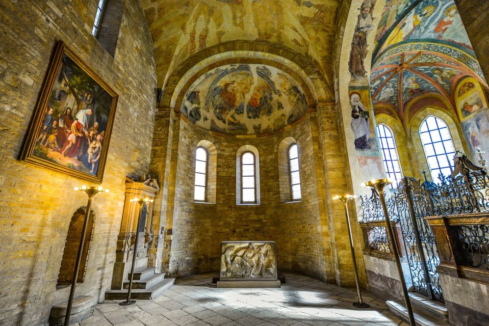 Prague Castle Tour With Tickets - Entering St. Vitus Cathedral and the Old Royal Palace with tickets ready