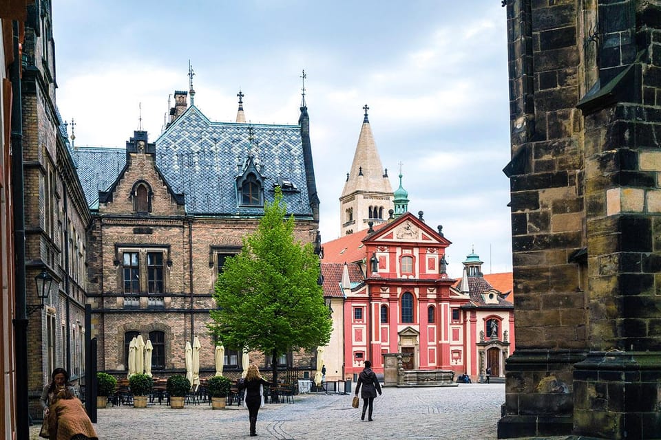 Prague Castle Walking Tour with Live Guide - Meeting Up at the Yellow Kiosk in Old Town (Staroměstské naměstí)