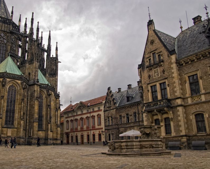 Prague: City Tour - What You Get in 3 Hours: Transport + Guided Walking