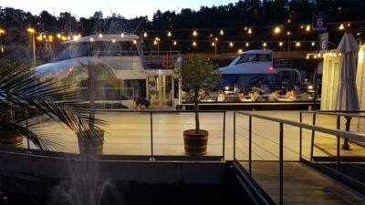 Prague: City Tour and Dinner Cruise with Hotel Pickup - Old Town and Jewish Quarter: synagogues, ghetto stories, and Powder Tower vibes