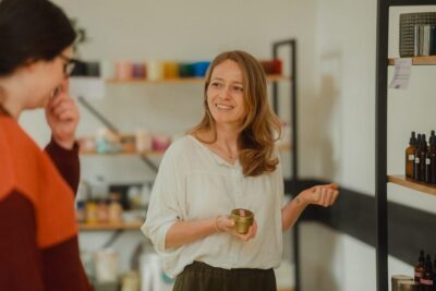 Prague: Coconut Candle Workshop - Your first steps: choosing scent, setting up the shell