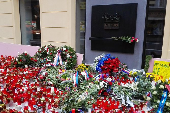 Prague Communism tour with visit of Communism museum - Museum of Communism: 90 Minutes of Context Before the Streets