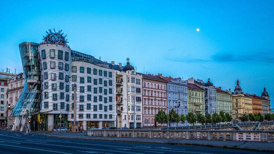 Prague Complete Tour in Spanish & Lunch, Tickets - Jewish Quarter, New Town, and Prague’s architecture beyond the postcard