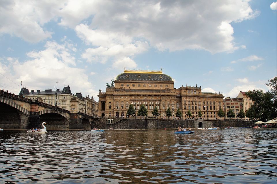 Prague Complete Tour in Spanish & Lunch, Tickets - Prague Castle: exteriors, interiors, and the Crown Jewels story