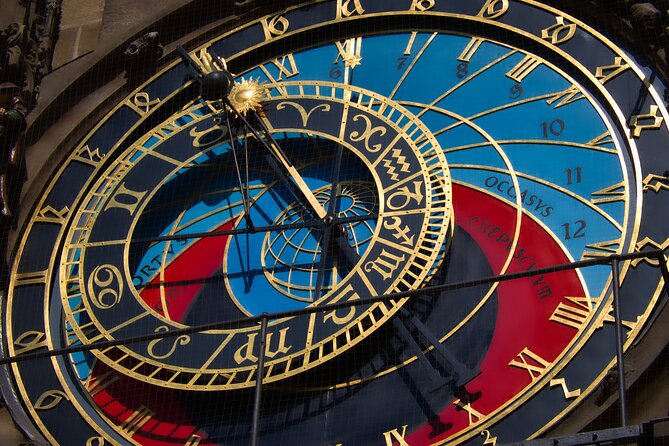 Prague DeLuxe Tour: Views, Hidden Gems, Tastings & River Cruise - Prague Castle courtyards and St. Vitus: the spiritual heart, paced for real watching