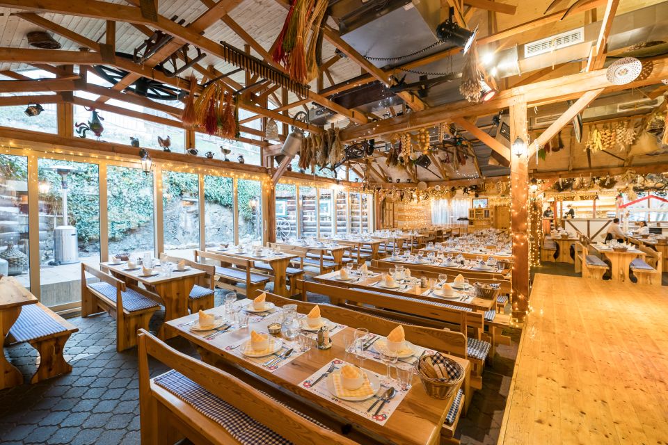 Prague: Dinner with Folk Show and Open Bar - Key things that make this evening work