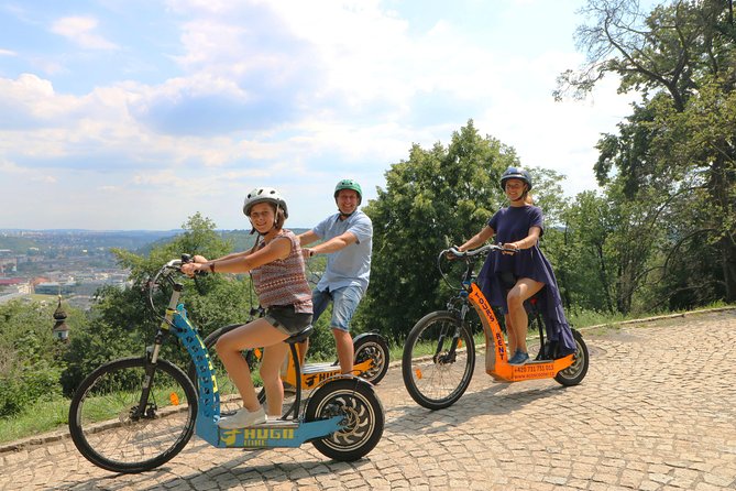 Prague: electric scooter & E-bike guided tour - Where you meet, what the first minutes feel like