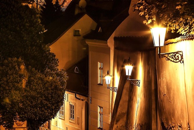 Prague Fairytale Tour: Old Town And Castle private tour - Weather and timing: the calm way to plan for Prague unpredictability