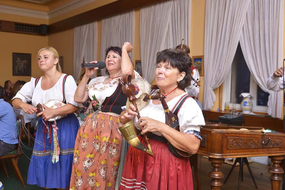 Prague: Folk Dancing Dinner Experience - Unlimited Czech Beer, Wine, and Soft Drinks: The Drinking Part
