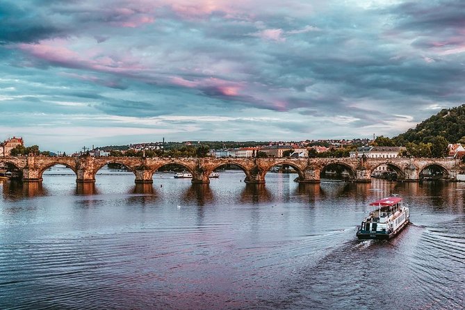 Prague food and cultural tour - 6 hours fairytale experience - Prague Castle: 1 hour with entry included and a real orientation