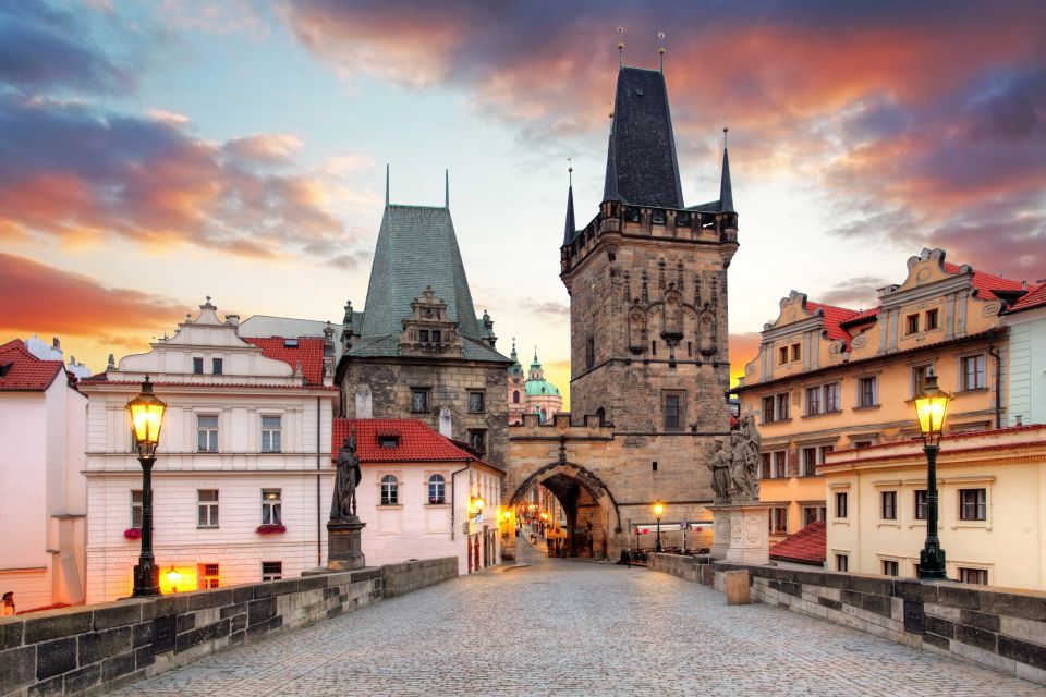 Prague: Full-Day Old Town, River Cruise & Prague Castle Tour - Group Size, Guide Style, and Why You’ll Notice the Difference