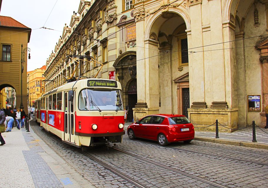 Prague: Full-Day Tour with Lunch and River Boat Cruise - Where the Day Begins: Old Town Square, St. Nicholas, and a Red Umbrella