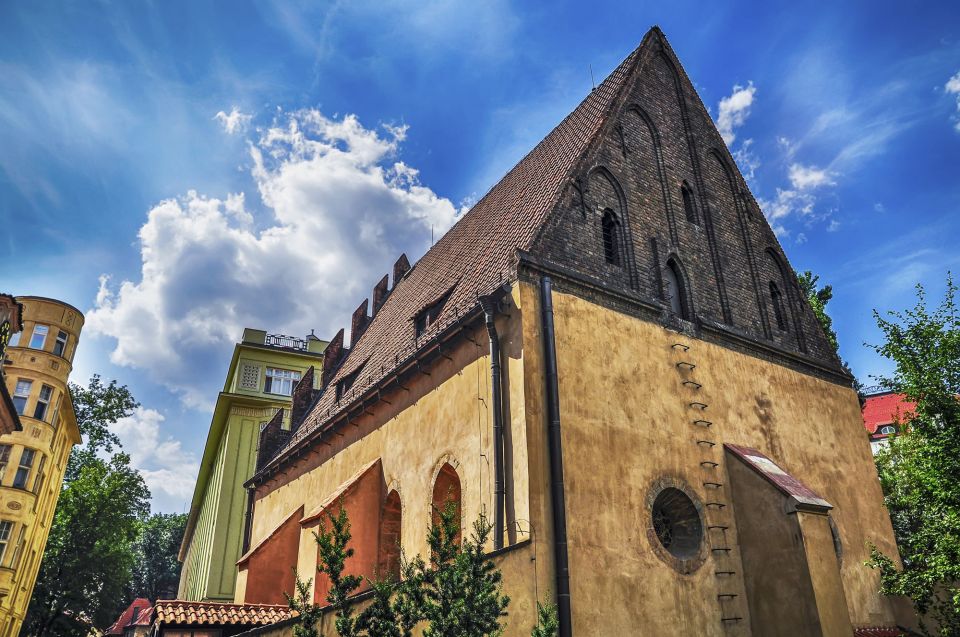 Prague: Full-Day Tour with Lunch and River Boat Cruise - Czech Lunch: A Mid-Day Reset With Local Flavor