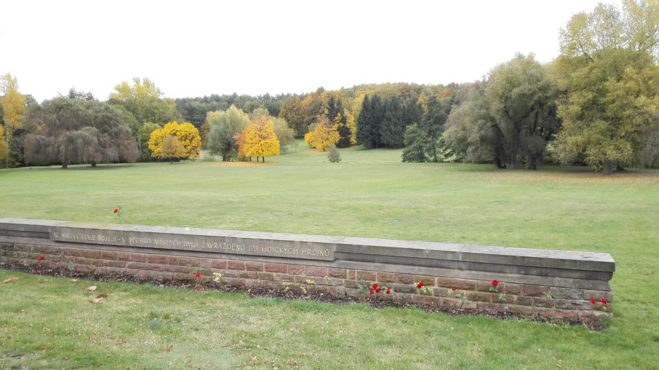 Prague: Guided Operation Anthropoid Tour with Lidice - Entering the crypt where paratroopers hid for three weeks