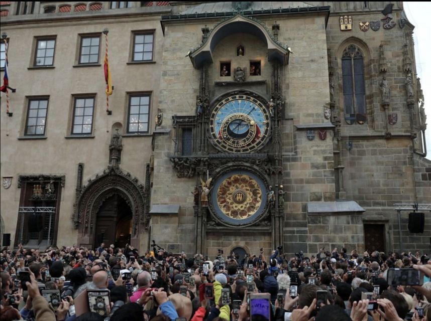 Prague: Half-Day City Highlights Walking Tour - Prague Castle finish: steps, viewpoints, and the shift from power to presidency
