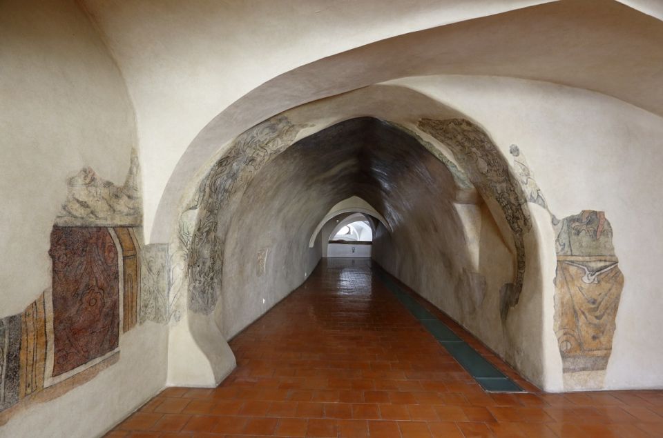 Prague: House at the Golden Ring Entry Ticket - Language Reality Check: English Dialogues Only