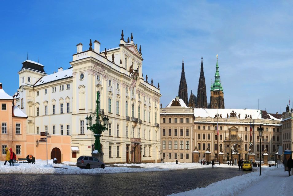 Prague Hradcany Castle, St Vitus Cathedral Tour with Tickets - Prague Castle, but with breathing room