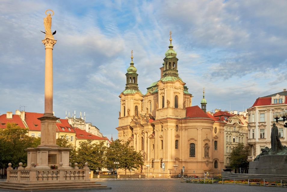 Prague Hradcany Castle, St Vitus Cathedral Tour with Tickets - St Vitus Cathedral: Gothic drama with royal gravity