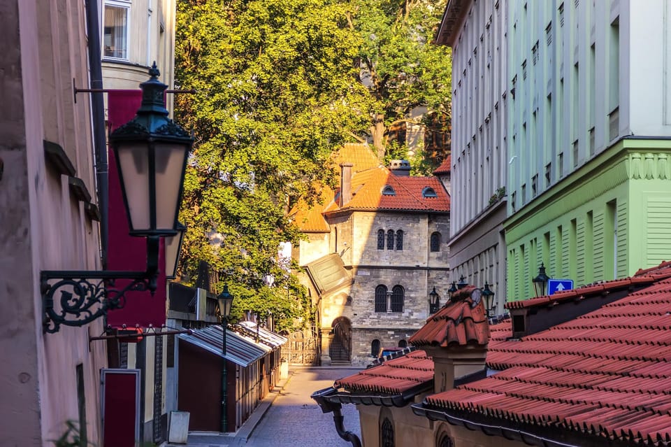 Prague: Jewish Quarter Half-Day Private Walking Tour - Finding your way: the Kafka statue meet-up at the Spanish Synagogue