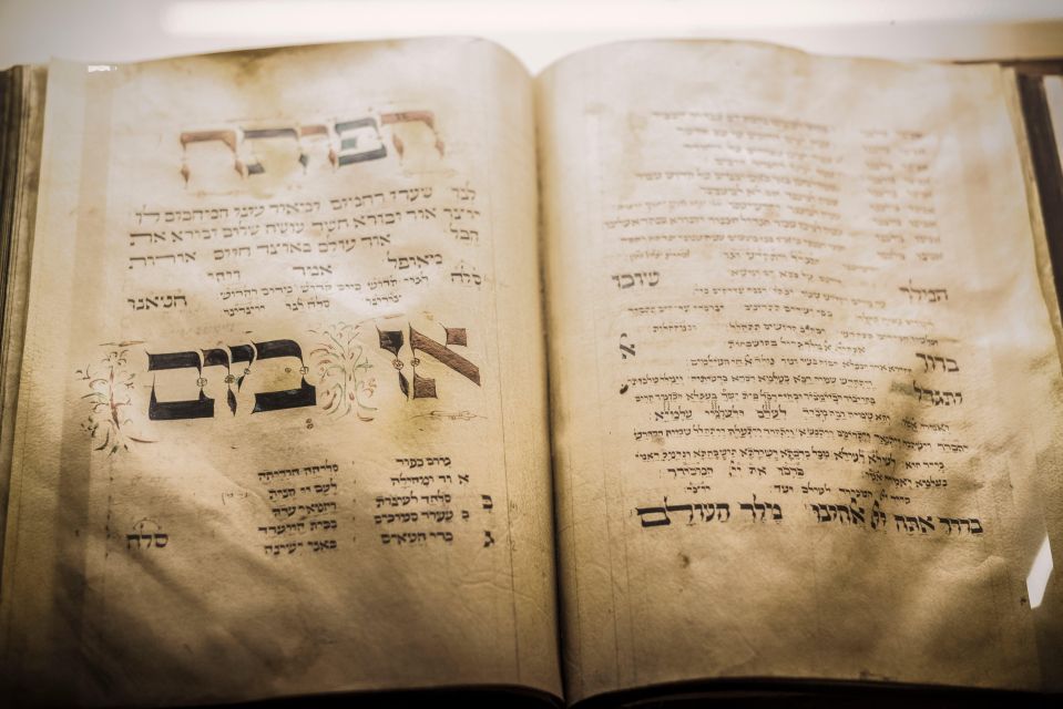 Prague Jewish Quarter Online Audio Guide - Spanish Synagogue: the exhibition storyline is a big selling point