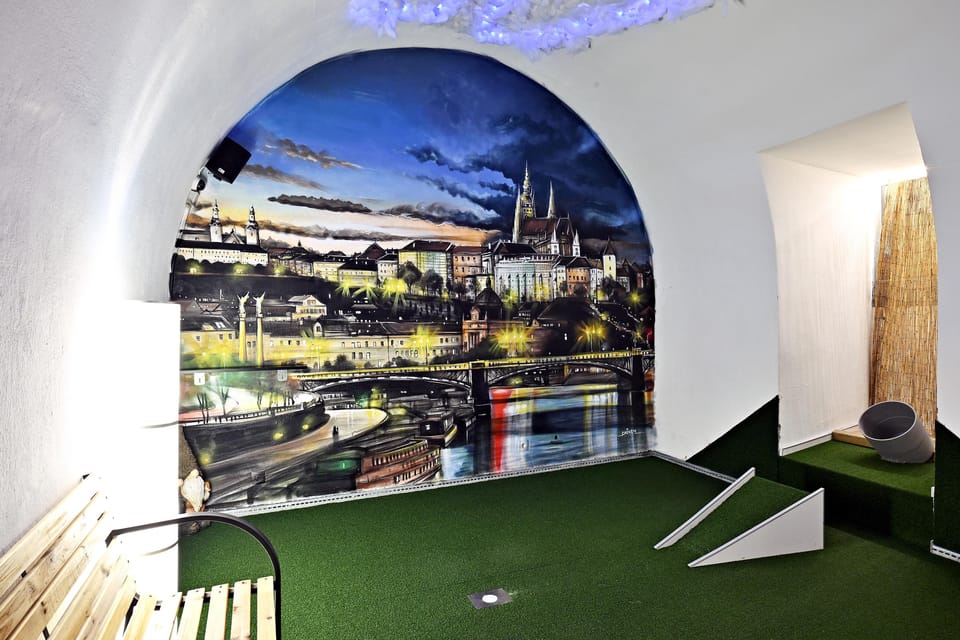 Prague: Mazemania Miniature Golf Experience - The Course Flow: How Your Game Unfolds Across Different Worlds