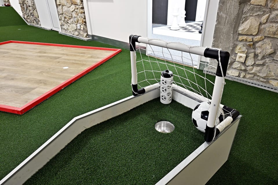 Prague: Mazemania Miniature Golf Experience - Quick Practical Tips Before You Start