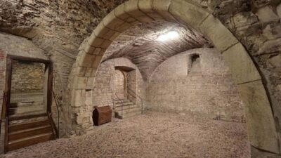 Prague: Medieval Underground Guided Tour - Meeting Point: Find the Guide, Not the Confusion