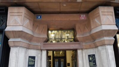 Prague: Old Town and Classical Concert Tour - Meeting at Old Town Square: Finding Your Guide in Minutes