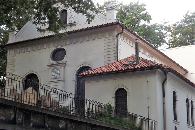 Prague Old Town and Jewish Quarter 90 minutes Guided Tour - Outside sights go further with a real guide’s framing