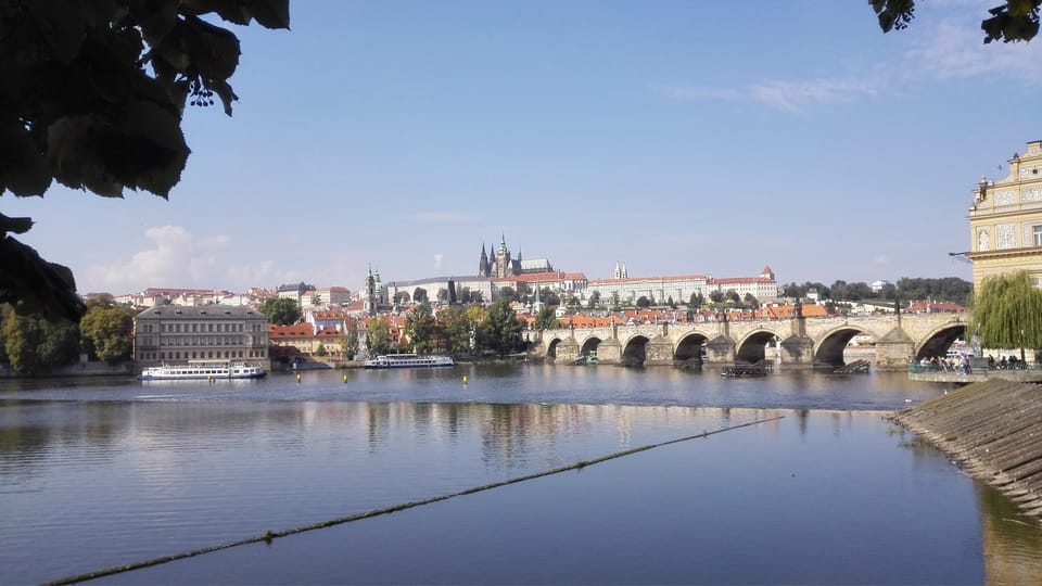 Prague: Old Town Guided Walking Tour and City Boat Ride - Key reasons this tour works