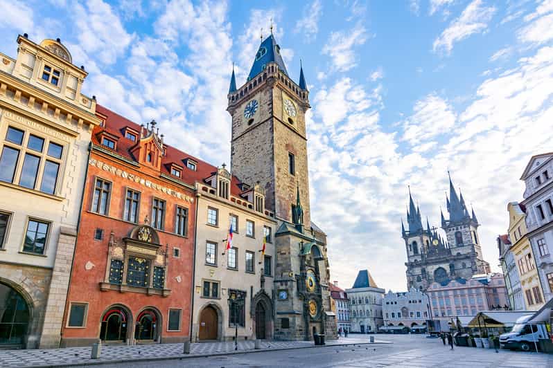 Prague: Old Town Guided Walking Tour and City Boat Ride - The 1-hour Vltava ride: headset stories and Prague Castle views