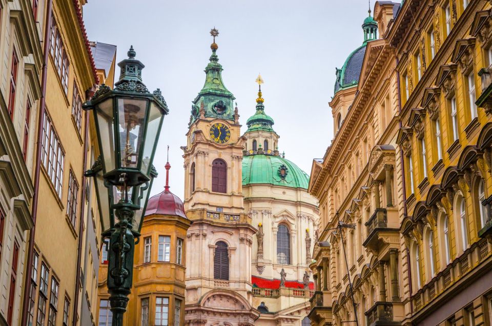 Prague: Old Town Highlights Private Guided Walking Tour - Prašná brána and Municipal House on the 3-hour Tour