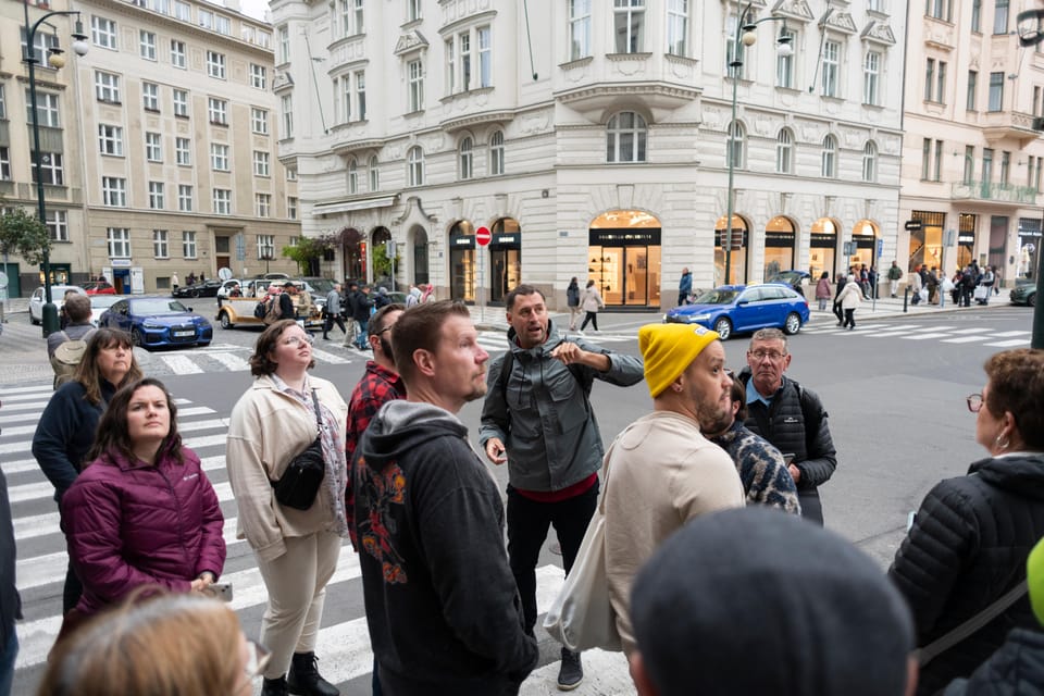 Prague: Old Town, Jewish Quarter & Astro Clock Walking Tour - Guide language: picking the right version of the tour