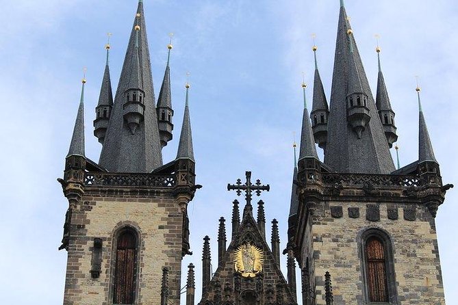 Prague Old Town tour and external Jewish Quarter - Basilica of San Giacomo and Church of Santa Maria di Týn: Gothic Gravity and Baroque Drama