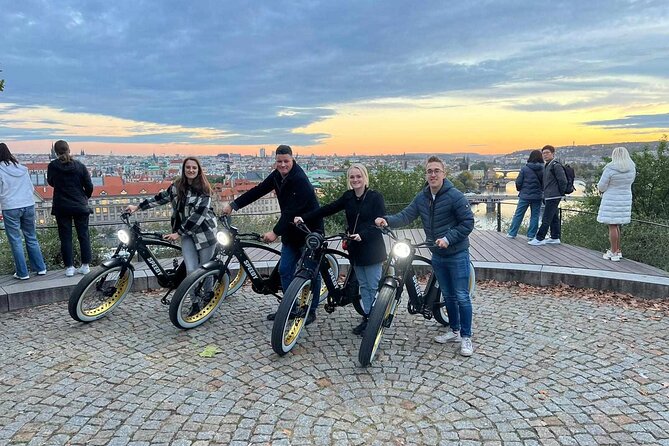 Prague on Stylish Retro styled E-Bike - Viewpoints & Sightseeing - Prague Castle from the outside: big sights, minimal hassle
