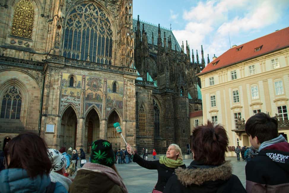 Prague: Prague Castle & Charles Bridge – guided tour in German - Hradčany Square and royal viewpoints: what you see without ticket chaos